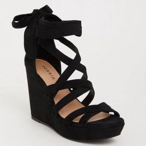 Torrid - BNWT - Strappy Wrap Platform Wedge